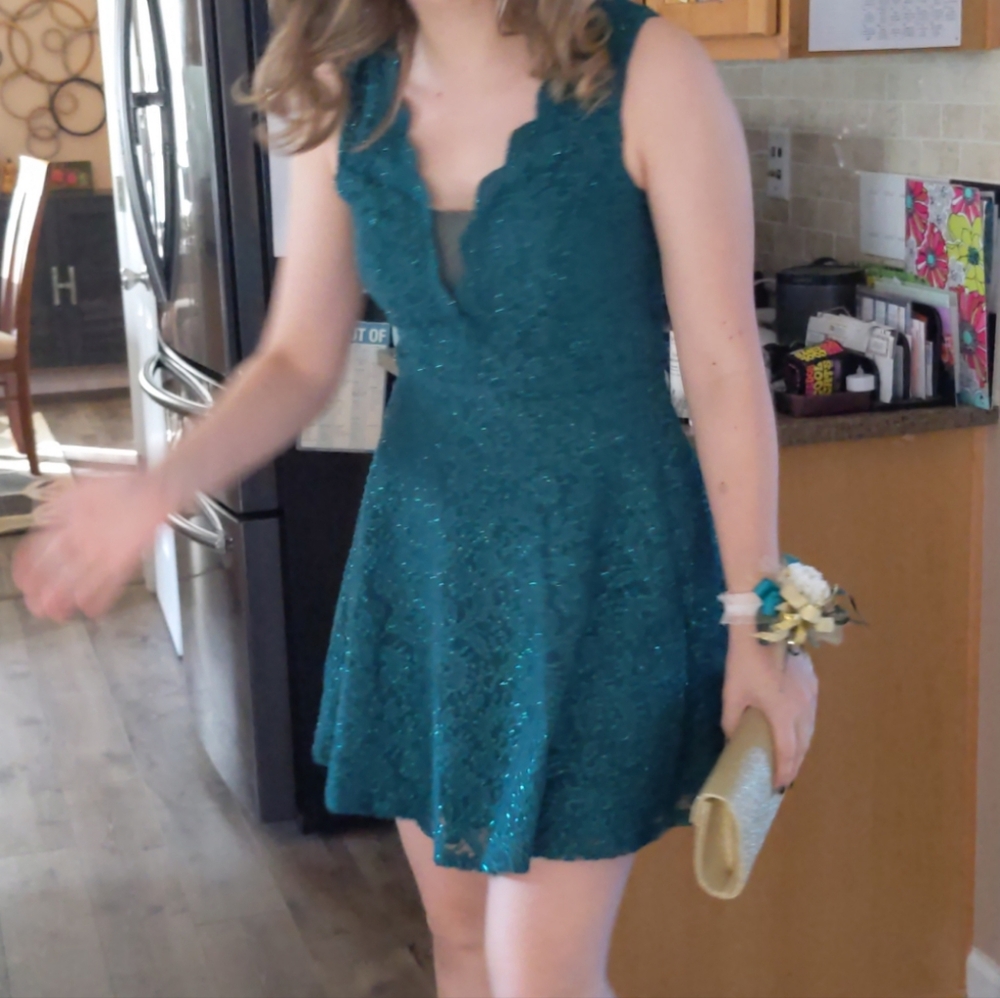 Homecoming Dress City Studio Emerald Lace Short  Size 5 Junior /Teen Formal - Picture 6 of 6